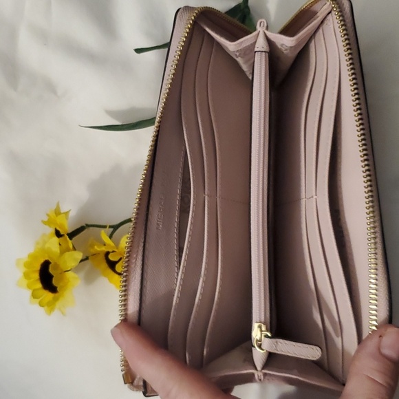 MICHAEL KORS WALLET - Picture 12 of 16